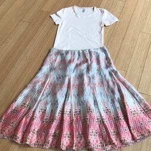 Fit and flare skirt with pastel geometric pattern.